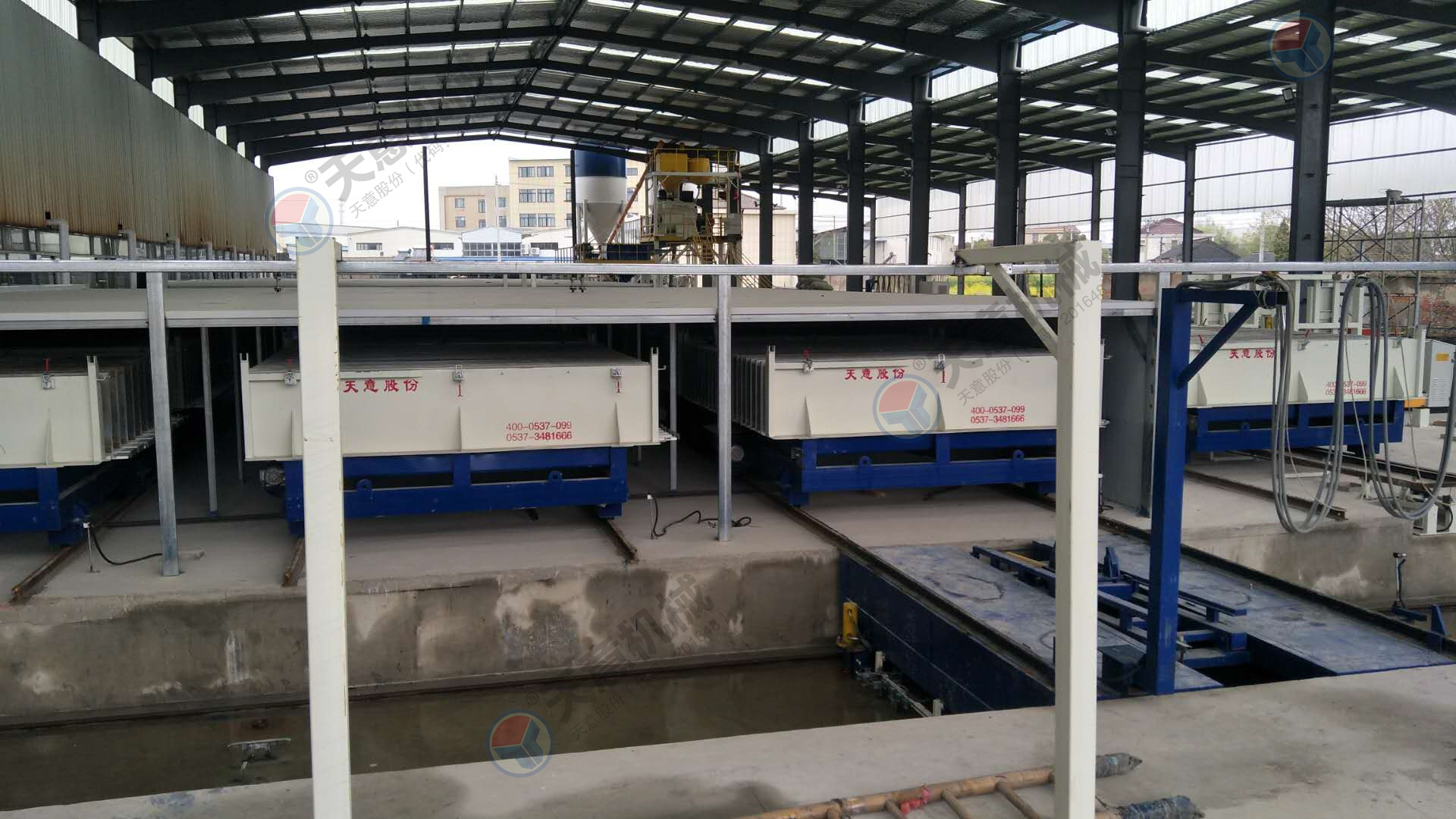 相對(duì)于傳統(tǒng)墻板機(jī)設(shè)備，新型墻板機(jī)有點(diǎn)更多